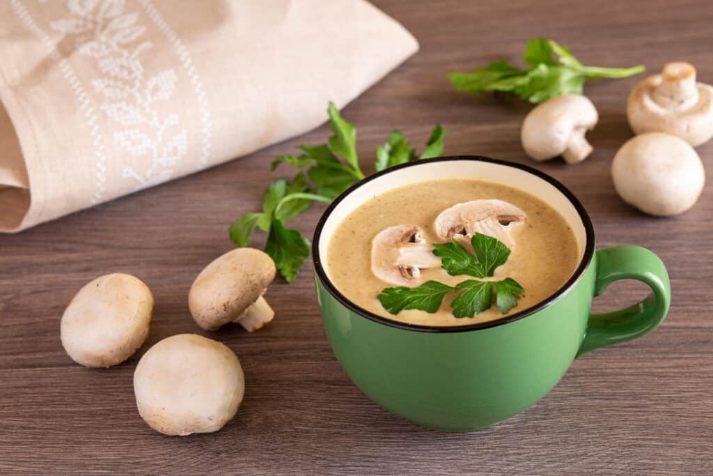 receta de sopa cremosa de champiñones