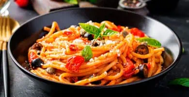 Spaghetti alla Puttanesca: La Receta Italiana que Todos Quieren