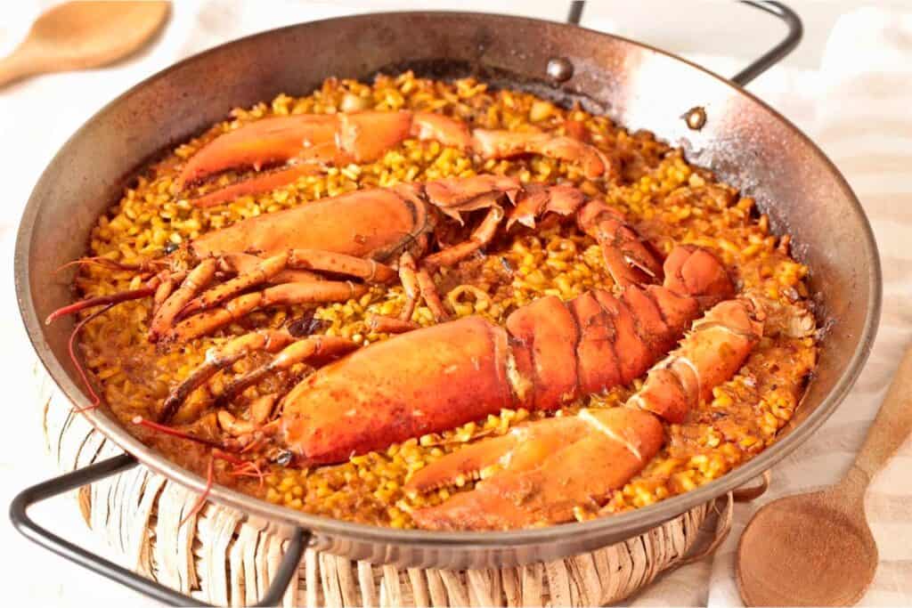 Paella mulata de bogavante