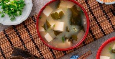 Sopa de Miso con Tofu y Verduras