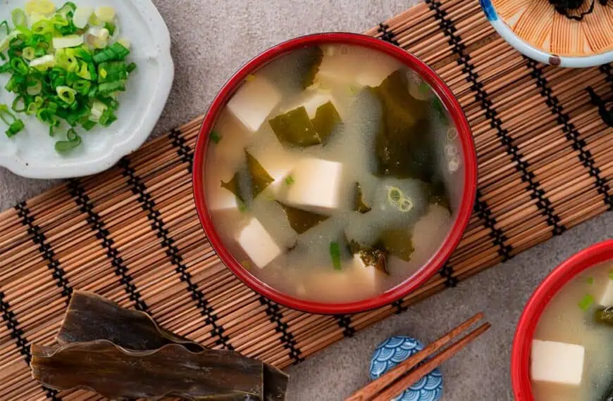 Sopa de Miso con Tofu y Verduras