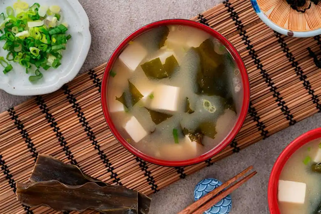 Sopa de Miso con Tofu y Verduras