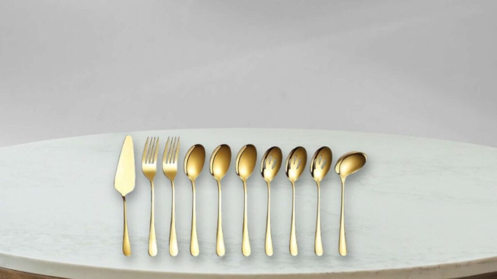 Juego de Cubiertos Dorados