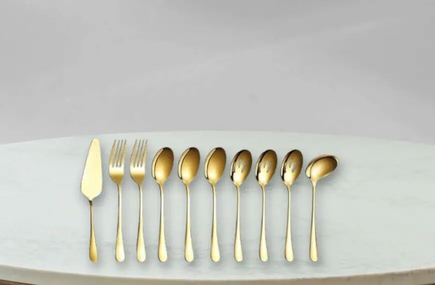 Juego de Cubiertos Dorados